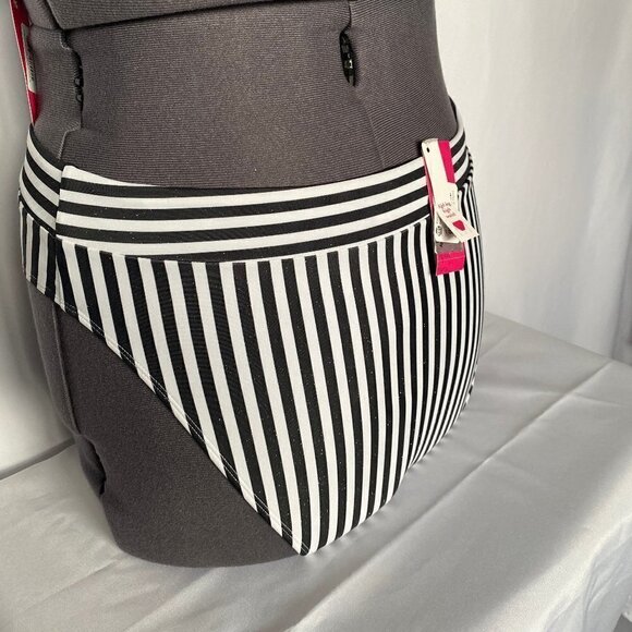 Xhilaration Sexy Black & White Bathing Suit - Picture 3 of 11